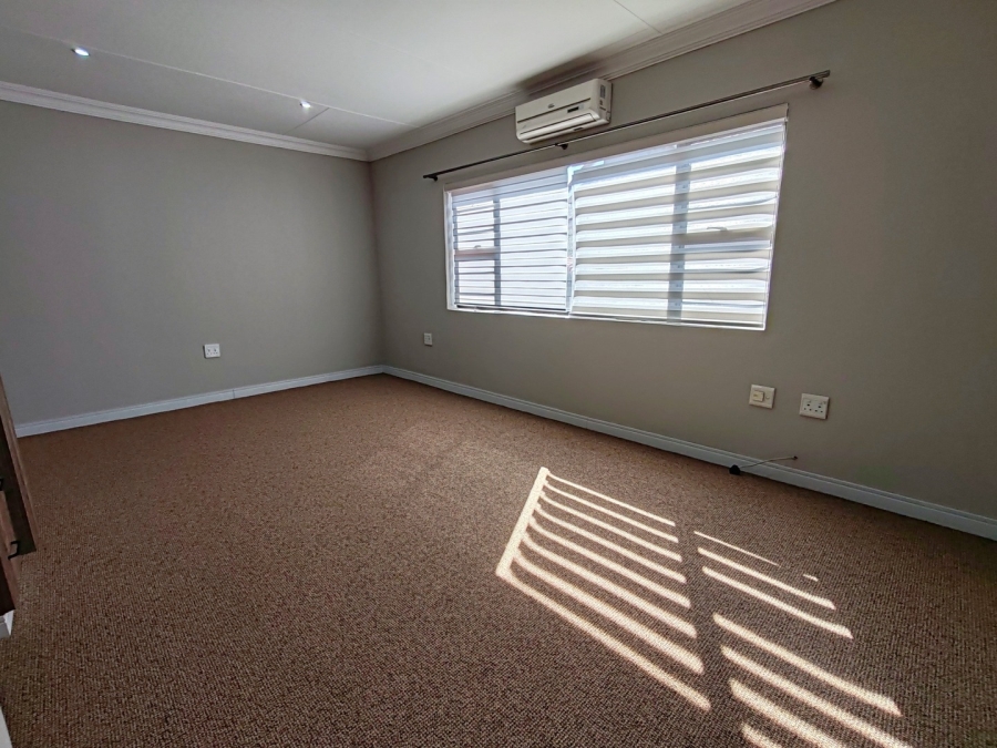 4 Bedroom Property for Sale in Grimbeeck Park North West